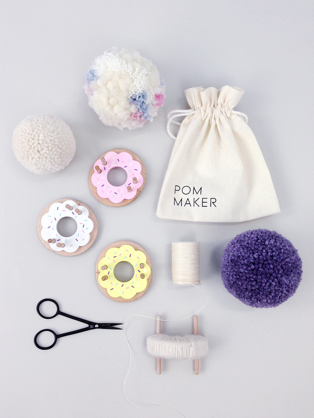 pom-maker-wooden-donut-pompom-makers-1